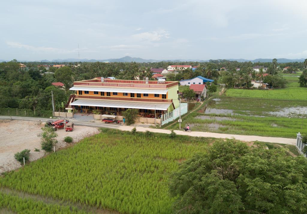 Nomads Guesthouse Kampot Exterior photo