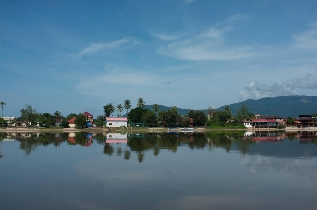 Nomads Guesthouse Kampot Exterior photo
