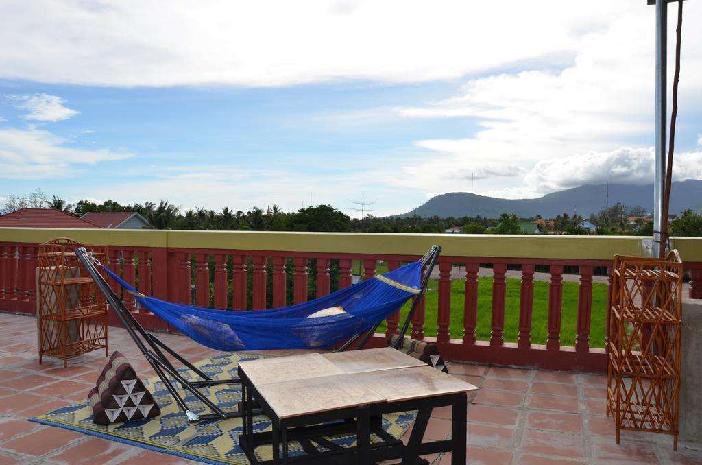 Nomads Guesthouse Kampot Exterior photo